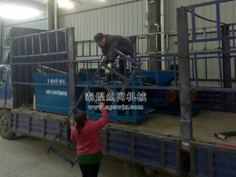 貴州簡經理-水箱拉絲機設備發貨中